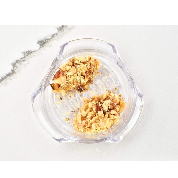 Garlic Ginger Twister Peeler & Chopper. Multifuntional Mincer Nuts, Herbs & More - Picture 9 of 13